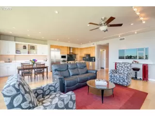 Photo #4: 20692401 Listing