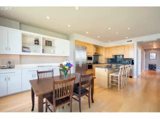 Photo #5: 20692401 Listing