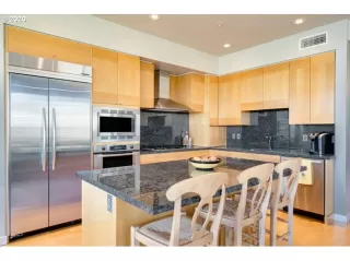 Photo #6: 20692401 Listing