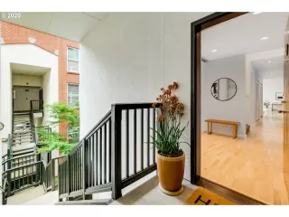 Photo #3: 20692780 Listing