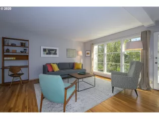 Photo #4: 20693827 Listing