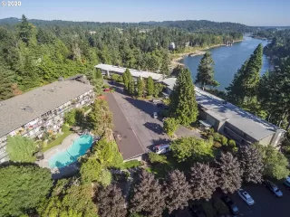 Photo #2: 20694159 Listing