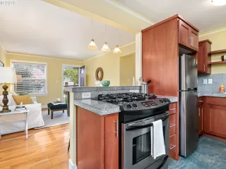 Photo #1: 20694698 Listing