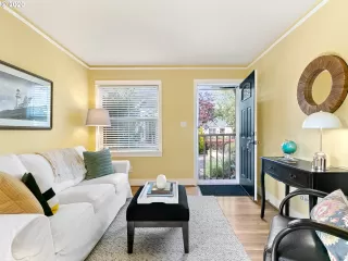 Photo #5: 20694698 Listing