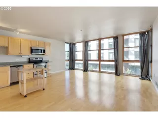 Photo #4: 20694903 Listing