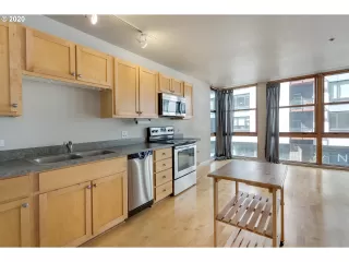 Photo #5: 20694903 Listing