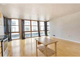 Photo #6: 20694903 Listing