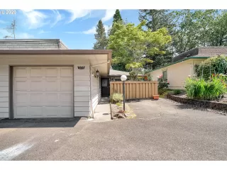 Photo #1: 20695396 Listing