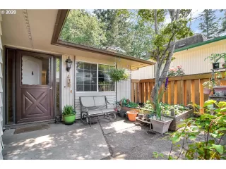 Photo #2: 20695396 Listing