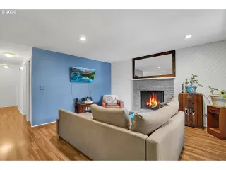 Photo #3: 20695396 Listing