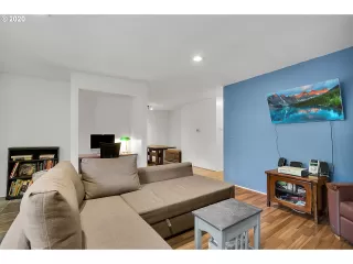 Photo #5: 20695396 Listing