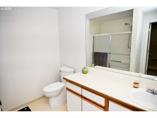 Photo #5: 20695867 Listing