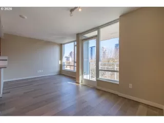 Photo #5: 20696308 Listing