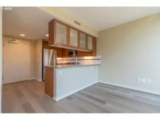 Photo #6: 20696308 Listing