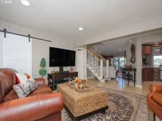 Photo #5: 20696501 Listing