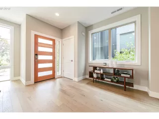 Photo #4: 20698104 Listing