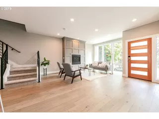 Photo #5: 20698104 Listing