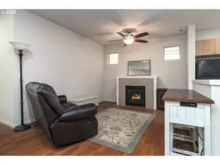 Photo #5: 20698232 Listing 