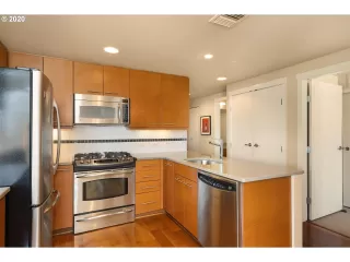 Photo #2: 20698397 Listing