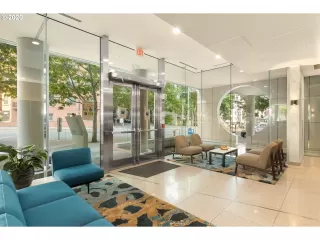 Photo #6: 20698397 Listing