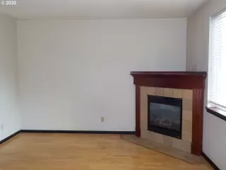 Photo #6: 20698783 Listing