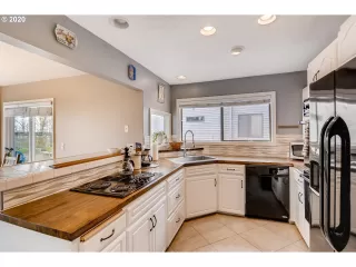 Photo #2: 20699275 Listing