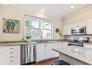 Photo #6: 20699387 Listing