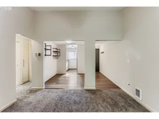 Photo #5: 207269969 Listing