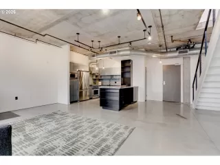 Photo #1: 207403639 Listing