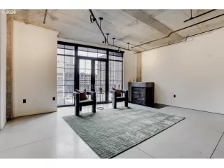 Photo #2: 207403639 Listing