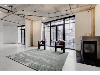 Photo #3: 207403639 Listing