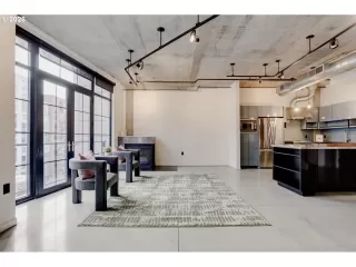 Photo #5: 207403639 Listing