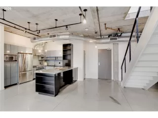 Photo #6: 207403639 Listing