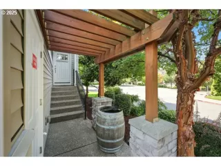 Photo #2: 207860762 Listing 