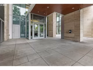 Photo #2: 208375362 Listing