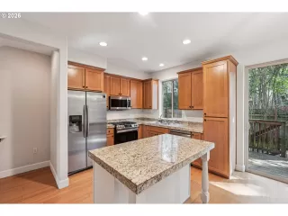 Photo #5: 208505866 Listing 