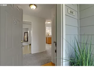 Photo #3: 208843045 Listing