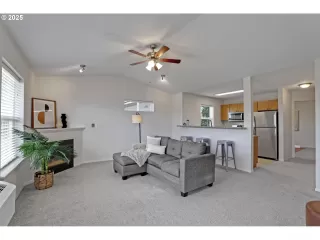 Photo #4: 208843045 Listing