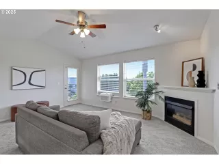 Photo #5: 208843045 Listing