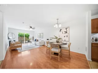 Photo #3: 208898581 Listing 