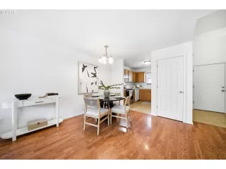 Photo #4: 208898581 Listing 