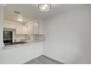 Photo #3: 209112595 Listing 