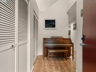 Photo #4: 209556563 Listing 