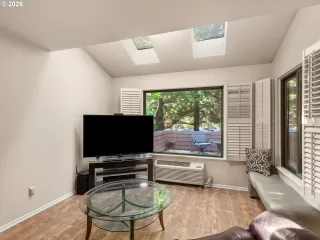 Photo #5: 209556563 Listing 