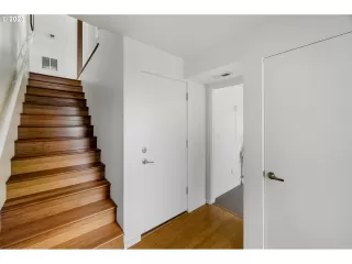 Photo #2: 209606825 Listing