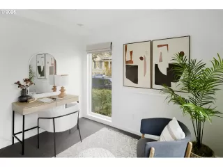 Photo #4: 209606825 Listing