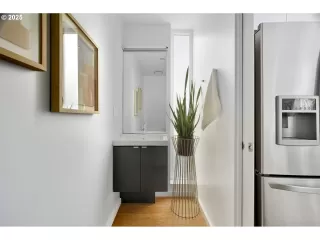 Photo #6: 209606825 Listing