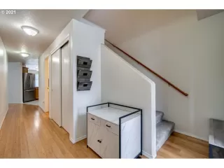 Photo #4: 21000737 Listing