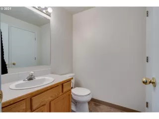 Photo #5: 21000737 Listing