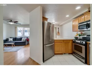 Photo #6: 21000737 Listing